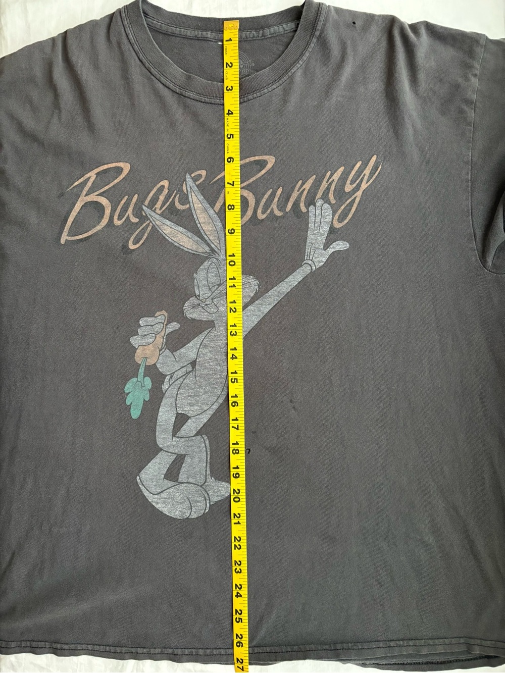 Official Vintage Looney Tunes Bugs Bunny Charcoal Gray T-Shirt Faded Distressed - Picture 6 of 8